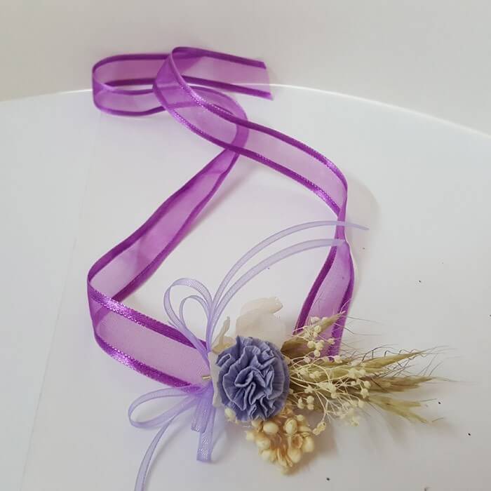 Pulsera de Claveles Lila con Cinta flores secas y preservadas