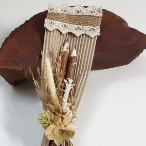 2 Lapices hecho a mano funda y flor seca arena