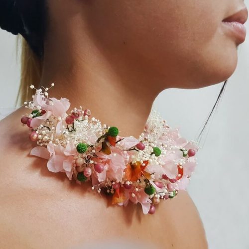 Collar de Flor Coral y Pimienta