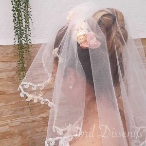Velo corto de novia con tiara de flores Arlet