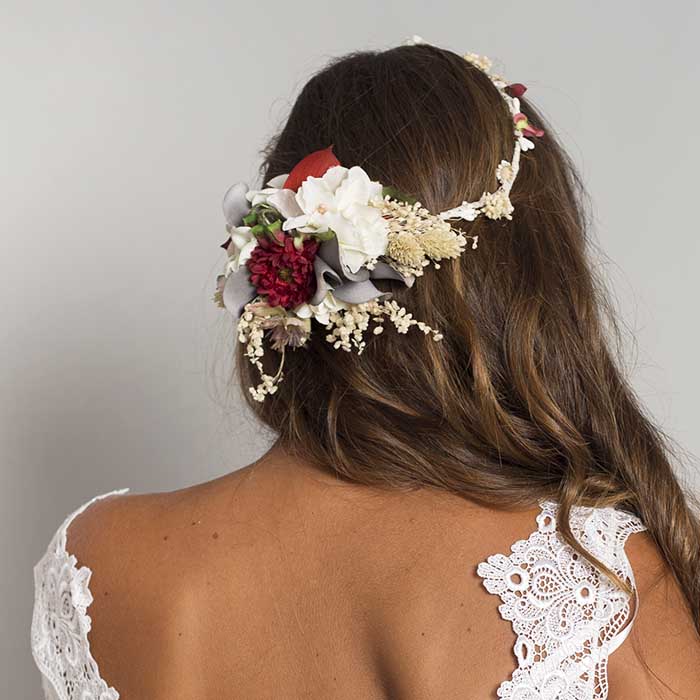 Sombreros Almudena Aguirre tiara flores secas