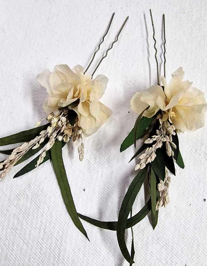 caja-de-madera-con-flores-para-pergamino-y-regalos