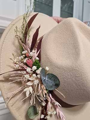 Sombreros con Flores Secas y Preservadas
