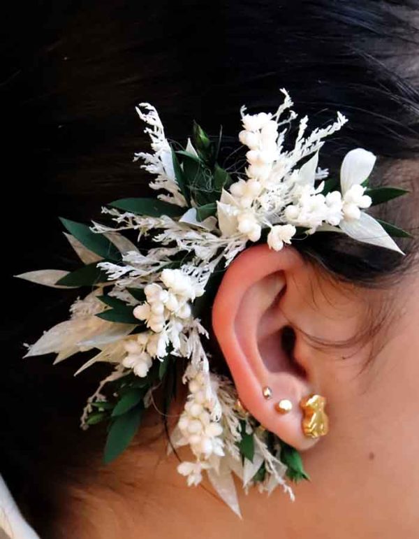 Tocado de Oreja Edurne. Flores rosa nude para la oreja. ¡¡Si algo diferente para tu pelo, sin estar apoyado en tu pelo, accesorio floral, una joya hecha con flores preservadas, un pequeño tocado, la forma curva perfecto para abrazar tu oreja sin molestias