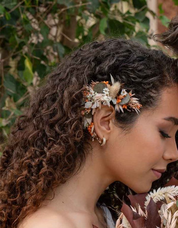 Ear cuff flowers. Flores para la oreja