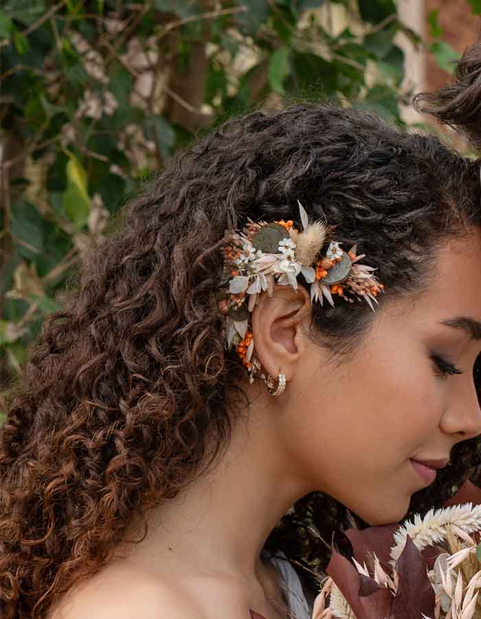 Ear cuff flowers. Flores para la oreja