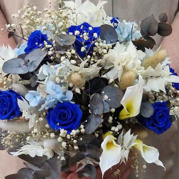 Ramo de Rosas Azules y Calas - Imagen 4