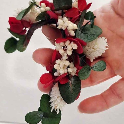 Tocado de Flores para la Oreja Burdeos